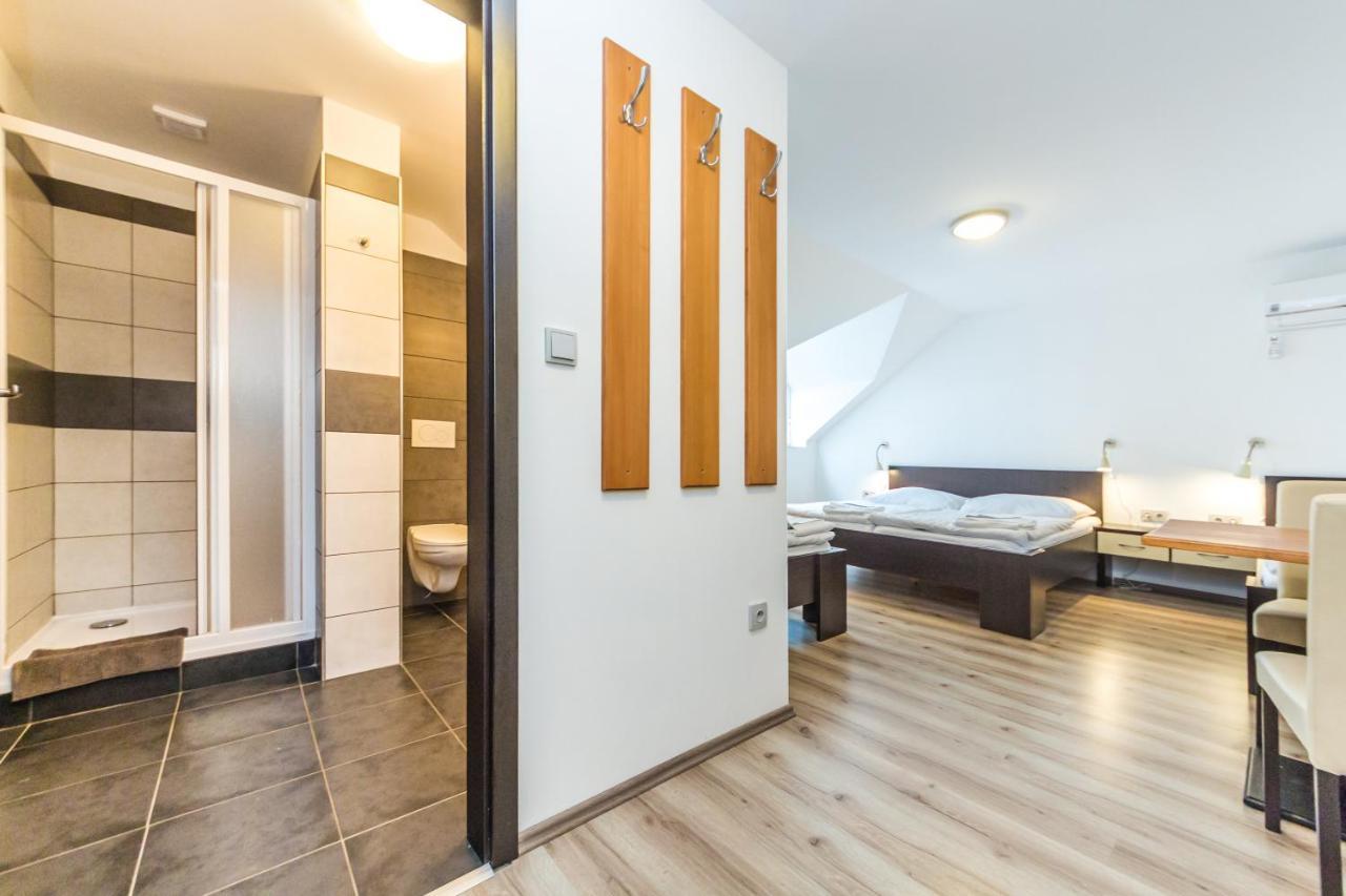 Nova Hospoda - Hotel & Restaurant Prague Exterior photo